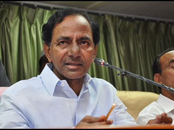 telanganagovernmentwastesrs10000croreinfundseachyear